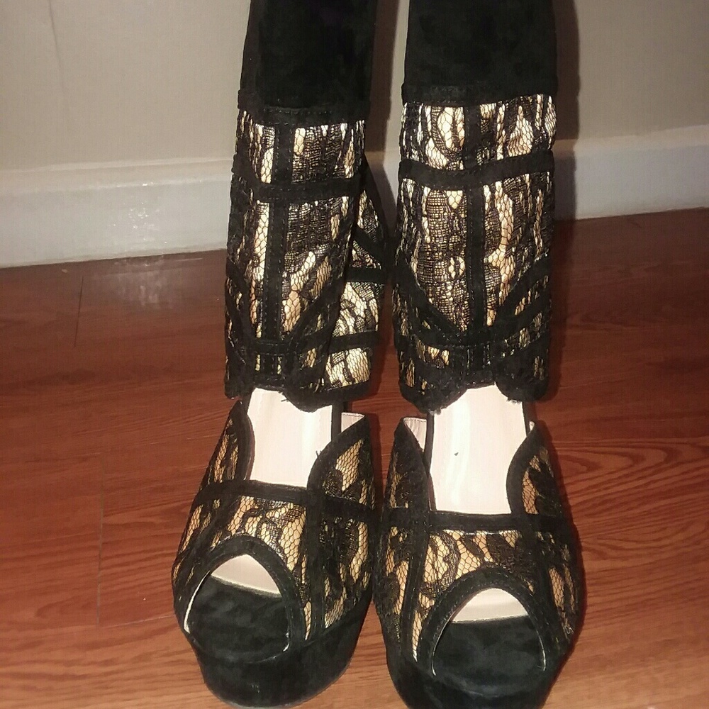 BLACK LACE BOOTIES